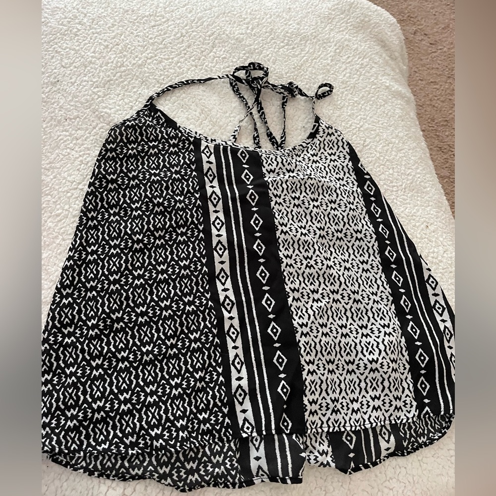 Forever 21 black and white print tank